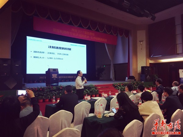 福州美秀·比華利美容醫院技術院長、spf自體活力細胞精雕術創始人(rén)張敏教授講課.jpg
