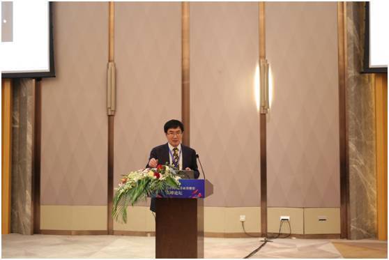 呂金陵教授進行面部年輕化創新技術分享.jpeg